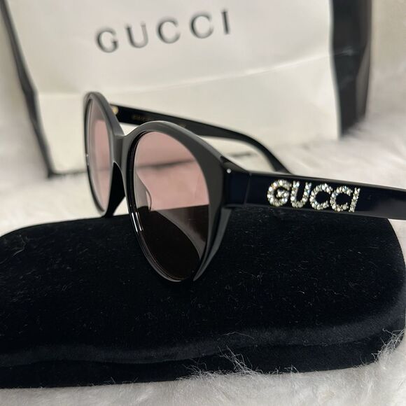 💯Authentic Gucci Sunglasses with Case 🍀 - Picture 8 of 15